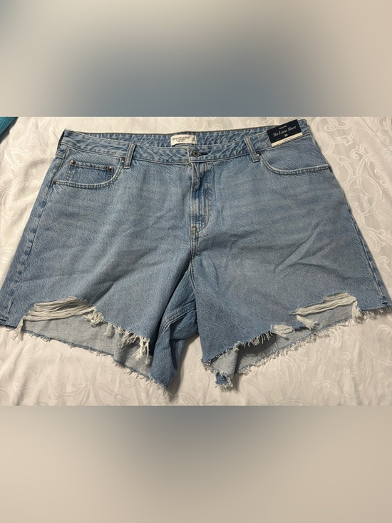 Abercrombie & Fitch Pants - Abercrombie Loose short high rise size 35 (approximately size 20) NWT curvy 90’s